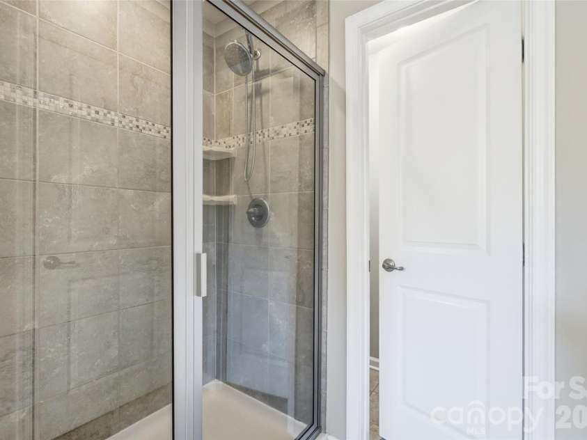 1823 Fleetwood Drive, Charlotte, NC 28208.  MLS# CAR4436511, YatesRealty ID 58359. 