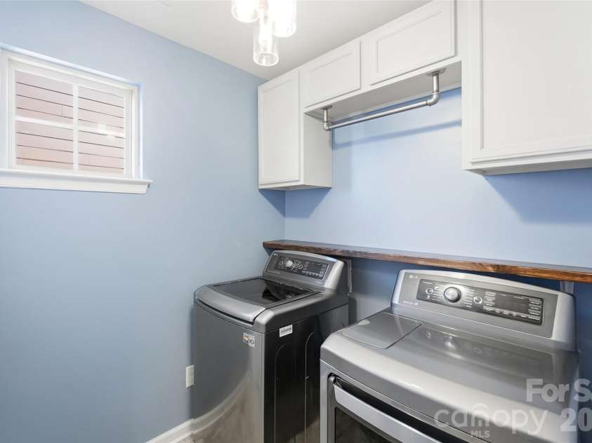 1823 Fleetwood Drive, Charlotte, NC 28208.  MLS# CAR4436511, YatesRealty ID 58359. 