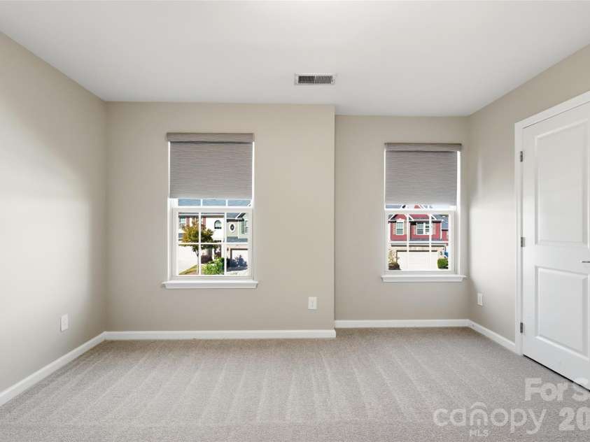 1823 Fleetwood Drive, Charlotte, NC 28208.  MLS# CAR4436511, YatesRealty ID 58359. 