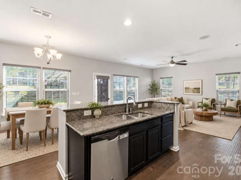 1823 Fleetwood Drive, Charlotte, NC 28208.  MLS# CAR4436511, YatesRealty ID 58359. Virtually staged