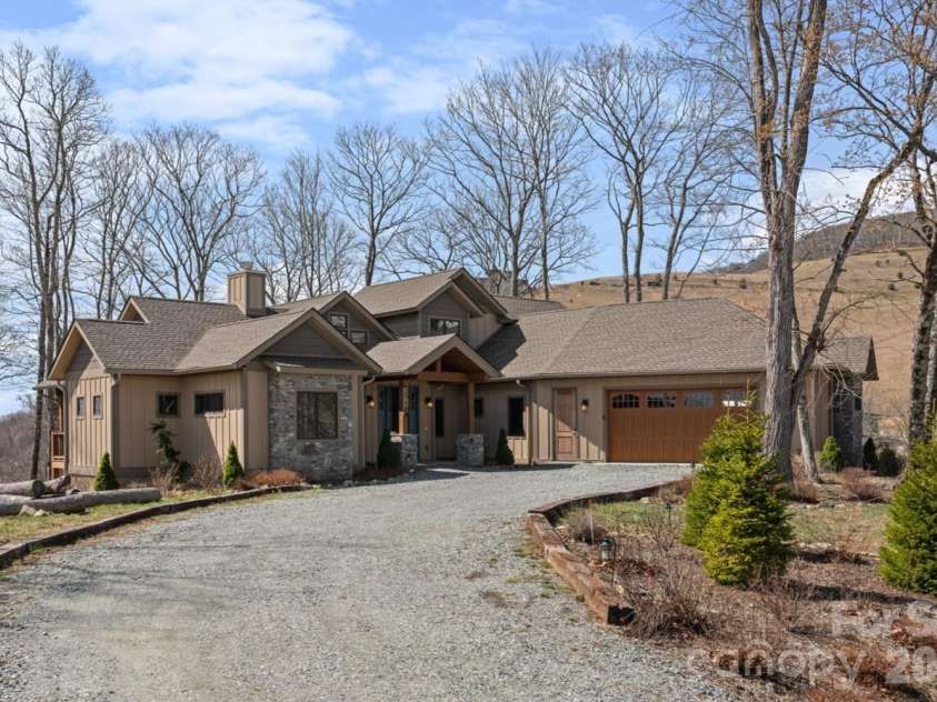 204 Great Sky Drive, Banner Elk, NC 28604.  MLS# CAR4358652, YatesRealty ID 5836. 