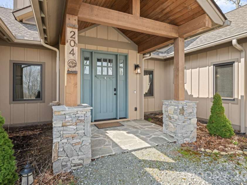 204 Great Sky Drive, Banner Elk, NC 28604.  MLS# CAR4358652, YatesRealty ID 5836. 