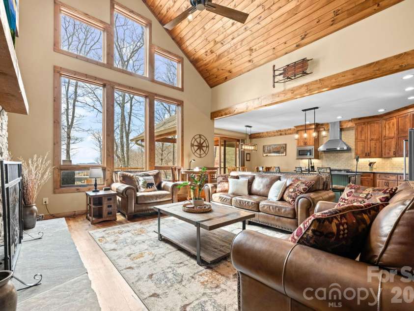 204 Great Sky Drive, Banner Elk, NC 28604.  MLS# CAR4358652, YatesRealty ID 5836. 