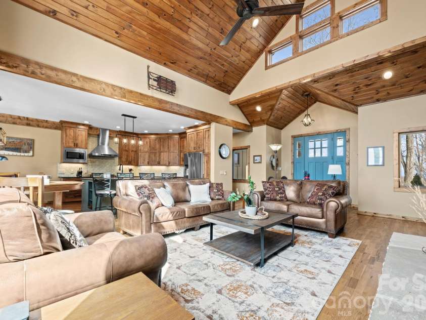 204 Great Sky Drive, Banner Elk, NC 28604.  MLS# CAR4358652, YatesRealty ID 5836. 