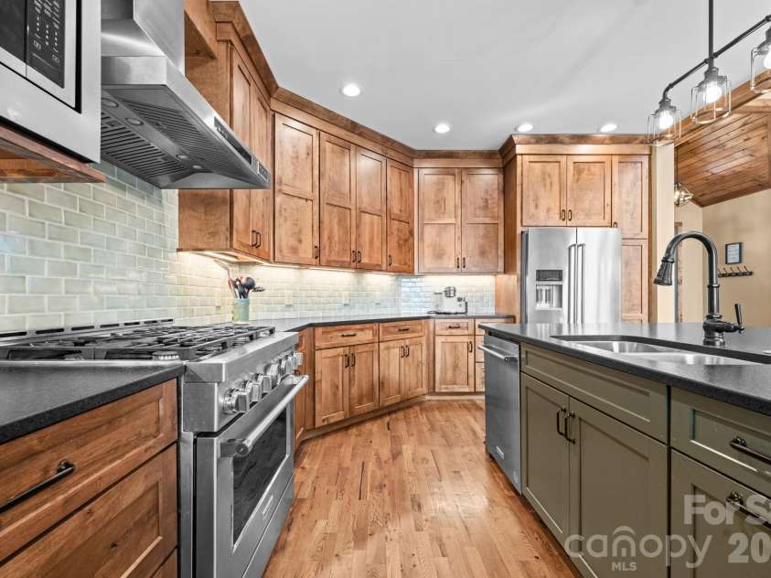 204 Great Sky Drive, Banner Elk, NC 28604.  MLS# CAR4358652, YatesRealty ID 5836. 