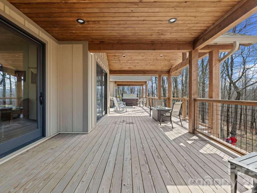 204 Great Sky Drive, Banner Elk, NC 28604.  MLS# CAR4358652, YatesRealty ID 5836. 