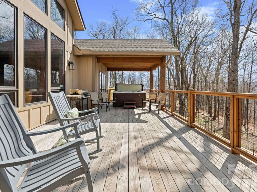 204 Great Sky Drive, Banner Elk, NC 28604.  MLS# CAR4358652, YatesRealty ID 5836. 