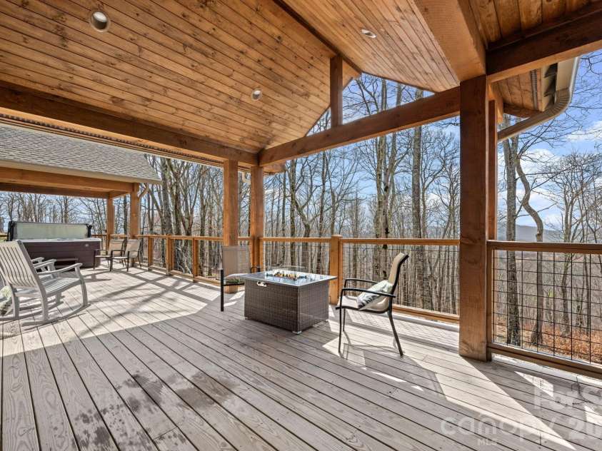 204 Great Sky Drive, Banner Elk, NC 28604.  MLS# CAR4358652, YatesRealty ID 5836. 