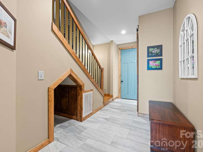 204 Great Sky Drive, Banner Elk, NC 28604.  MLS# CAR4358652, YatesRealty ID 5836. 