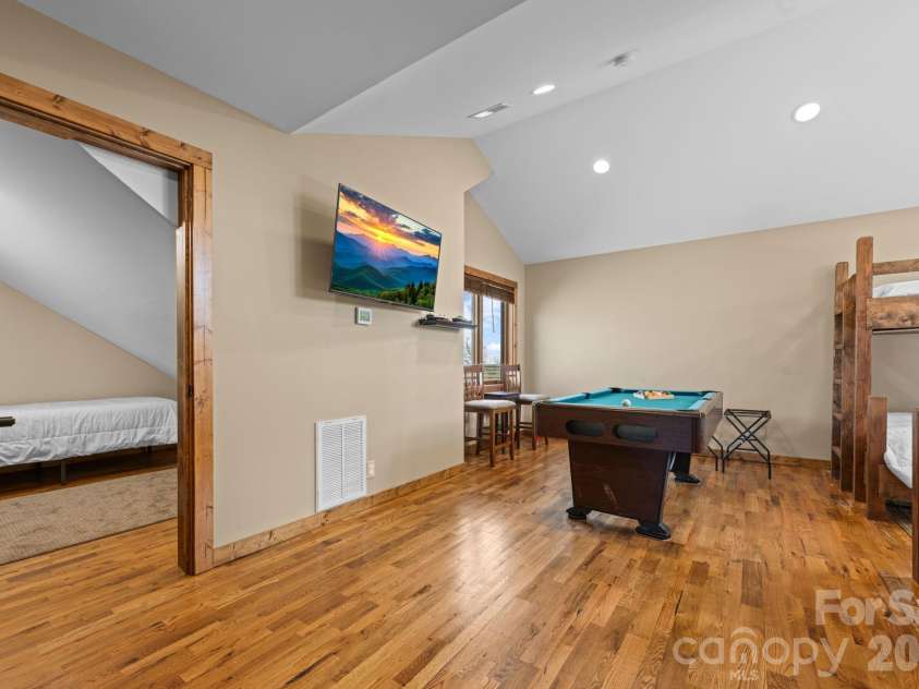 204 Great Sky Drive, Banner Elk, NC 28604.  MLS# CAR4358652, YatesRealty ID 5836. 