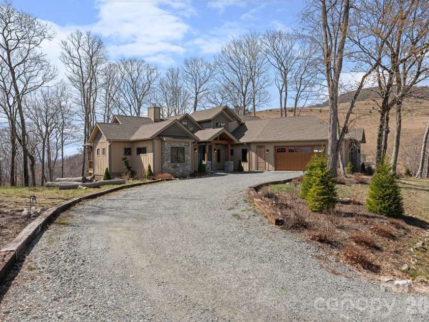 204 Great Sky Drive, Banner Elk, NC 28604.  MLS# CAR4358652, YatesRealty ID 5836. 
