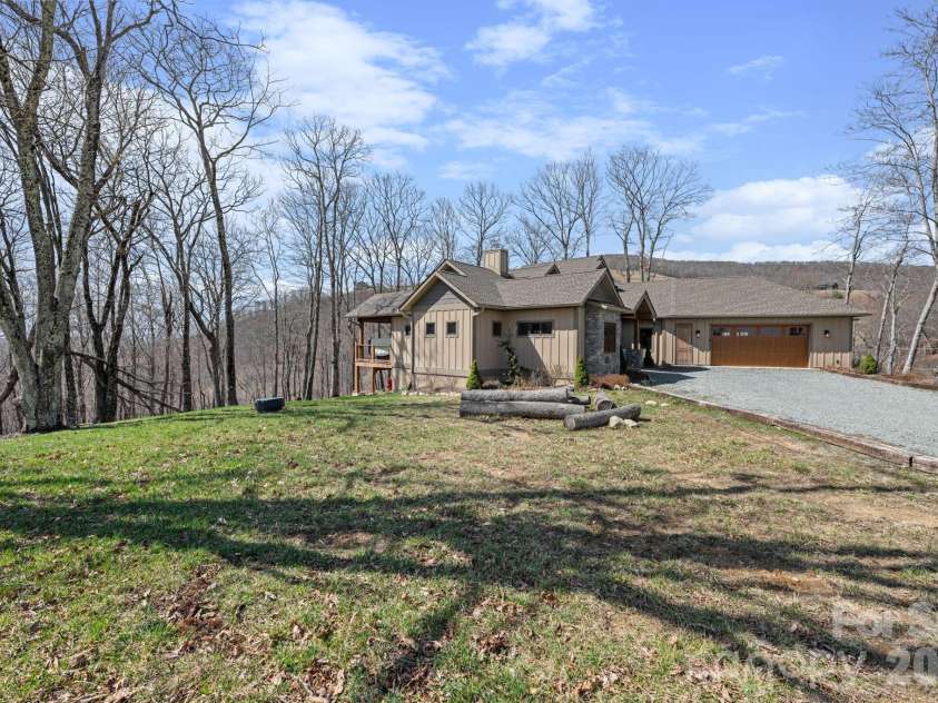 204 Great Sky Drive, Banner Elk, NC 28604.  MLS# CAR4358652, YatesRealty ID 5836. 