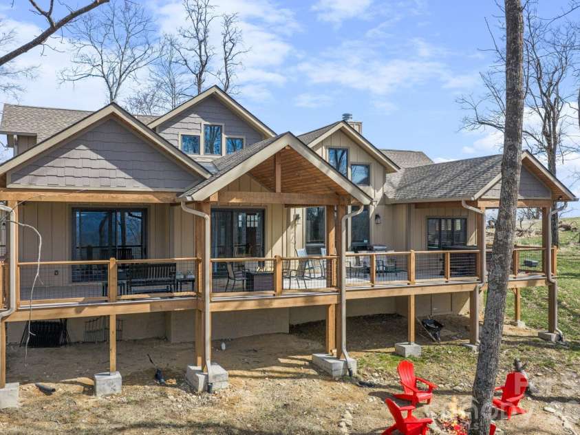 204 Great Sky Drive, Banner Elk, NC 28604.  MLS# CAR4358652, YatesRealty ID 5836. 