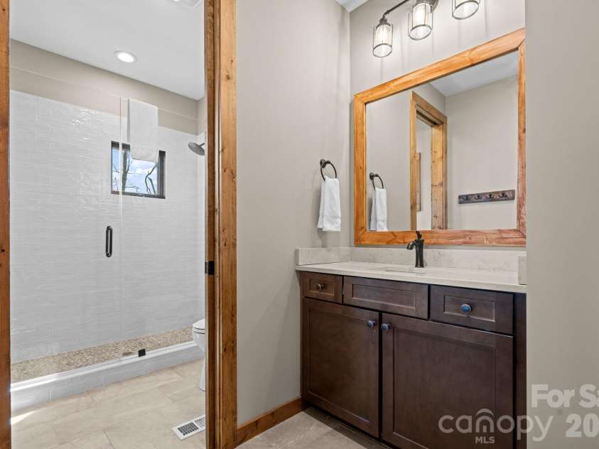 204 Great Sky Drive, Banner Elk, NC 28604.  MLS# CAR4358652, YatesRealty ID 5836. Main Level Second bathroom