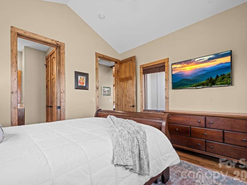 204 Great Sky Drive, Banner Elk, NC 28604.  MLS# CAR4358652, YatesRealty ID 5836. Main Level Second bedroom