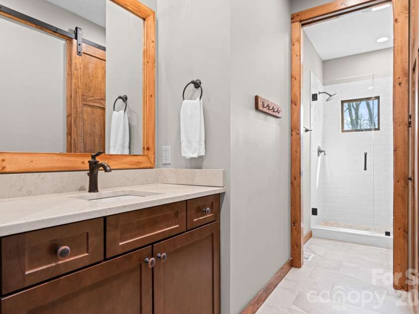 204 Great Sky Drive, Banner Elk, NC 28604.  MLS# CAR4358652, YatesRealty ID 5836. Main Level Third bathroom