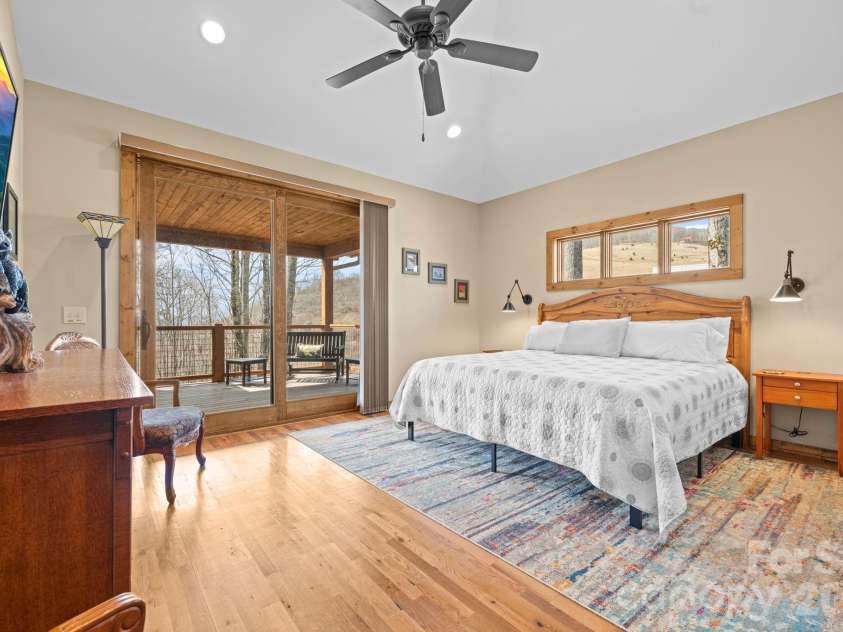 204 Great Sky Drive, Banner Elk, NC 28604.  MLS# CAR4358652, YatesRealty ID 5836. Master bedroom