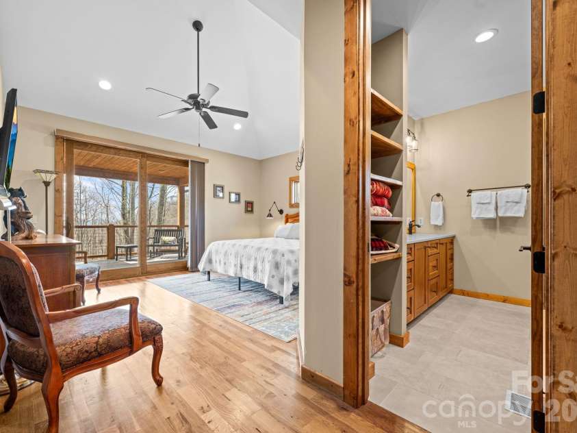 204 Great Sky Drive, Banner Elk, NC 28604.  MLS# CAR4358652, YatesRealty ID 5836. Master bedroom