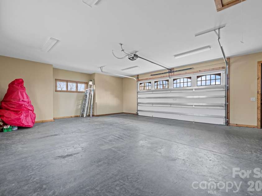 204 Great Sky Drive, Banner Elk, NC 28604.  MLS# CAR4358652, YatesRealty ID 5836. Oversized 2 car garage