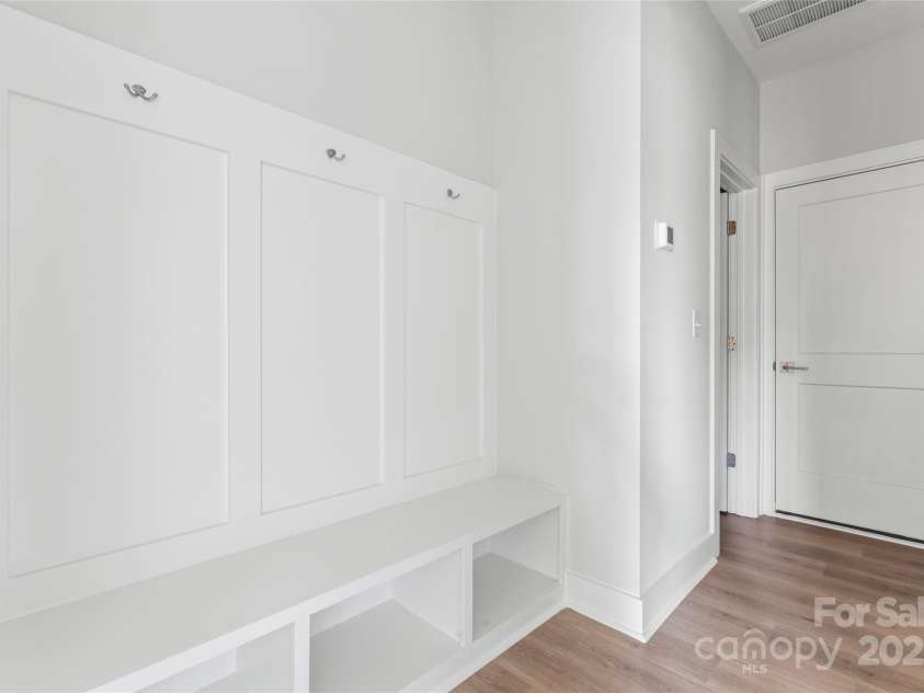 710 Falling Oak Alley, Huntersville, NC 28078.  MLS# CAR4243015, YatesRealty ID 5836. Drop Zone