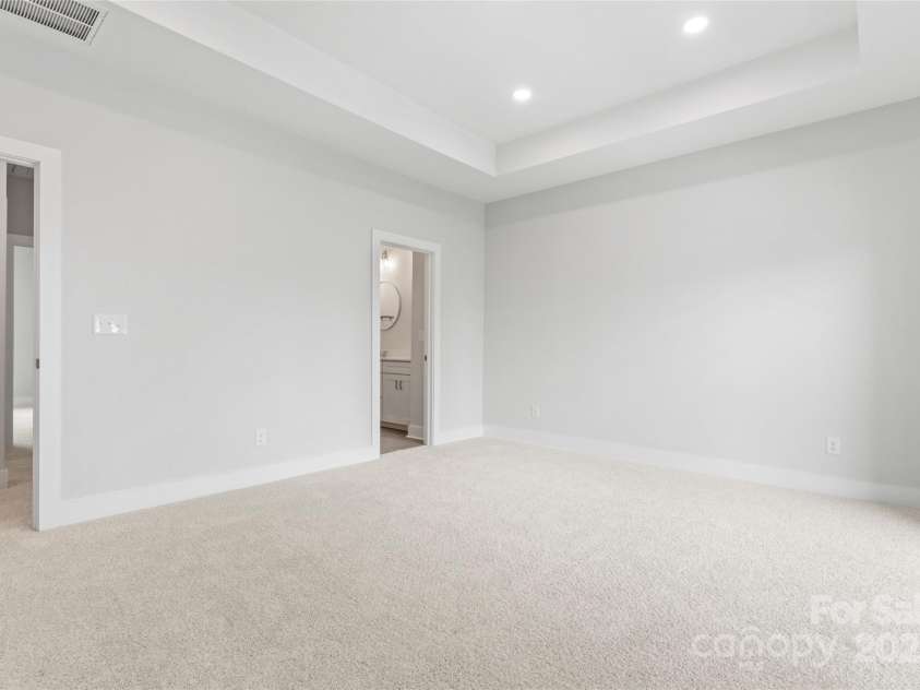 710 Falling Oak Alley, Huntersville, NC 28078.  MLS# CAR4243015, YatesRealty ID 5836. Primary Bedroom