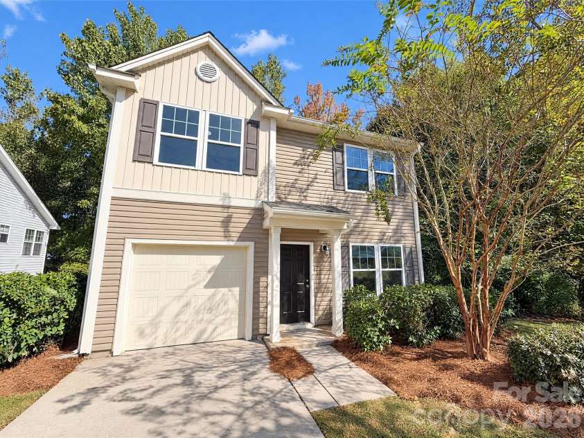 7006 Wandering Creek Drive, Charlotte, NC 28216.  MLS# CAR4437500, YatesRealty ID 58360. 