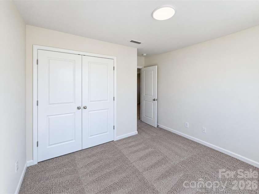 7006 Wandering Creek Drive, Charlotte, NC 28216.  MLS# CAR4437500, YatesRealty ID 58360. 