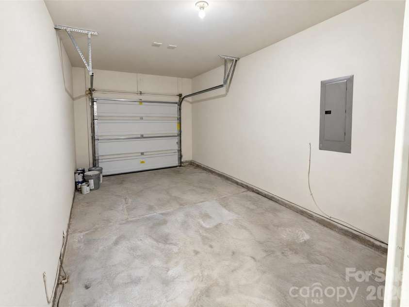 7006 Wandering Creek Drive, Charlotte, NC 28216.  MLS# CAR4437500, YatesRealty ID 58360. 