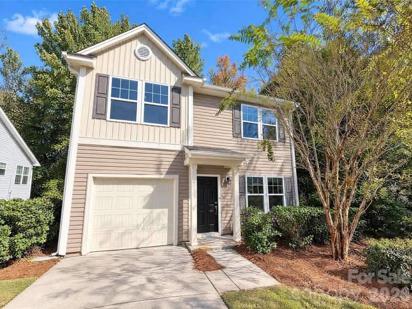 7006 Wandering Creek Drive, Charlotte, NC 28216.  MLS# CAR4437500, YatesRealty ID 58360. 