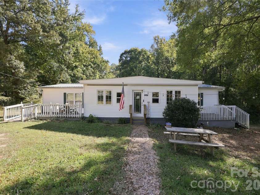3247 Charlotte Highway, York, SC 29745.  MLS# CAR4427471, YatesRealty ID 58364. 