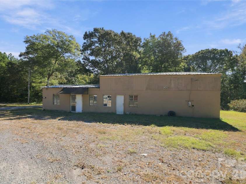 3247 Charlotte Highway, York, SC 29745.  MLS# CAR4427471, YatesRealty ID 58364. 
