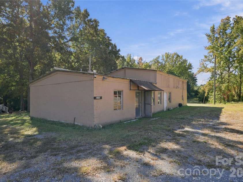 3247 Charlotte Highway, York, SC 29745.  MLS# CAR4427471, YatesRealty ID 58364. 