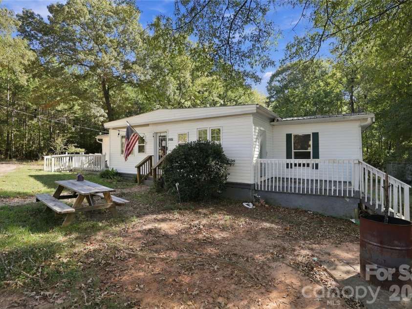 3247 Charlotte Highway, York, SC 29745.  MLS# CAR4427471, YatesRealty ID 58364. 