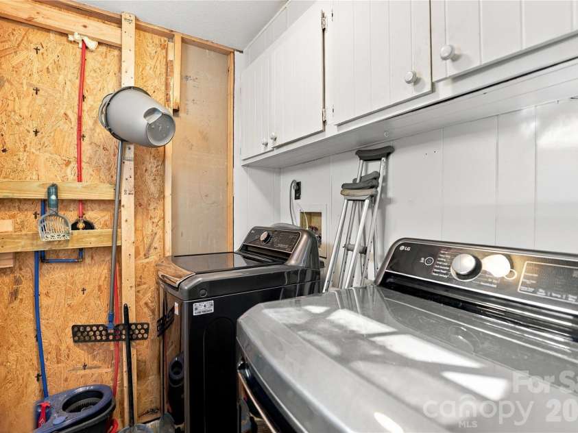 3247 Charlotte Highway, York, SC 29745.  MLS# CAR4427471, YatesRealty ID 58364. 