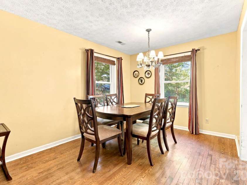 252 Foxhunt Lane, Hendersonville, NC 28791.  MLS# CAR4437071, YatesRealty ID 58365. 