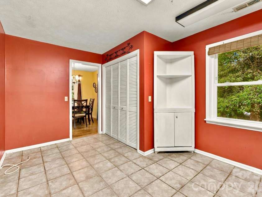 252 Foxhunt Lane, Hendersonville, NC 28791.  MLS# CAR4437071, YatesRealty ID 58365. 