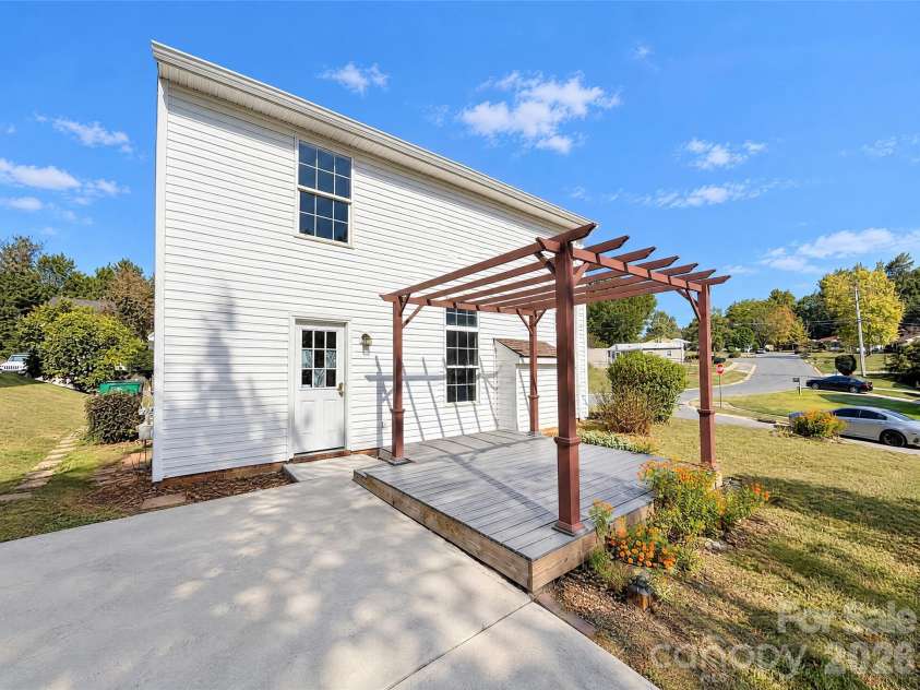 3512 Braden Drive, Charlotte, NC 28216.  MLS# CAR4437523, YatesRealty ID 58368. 