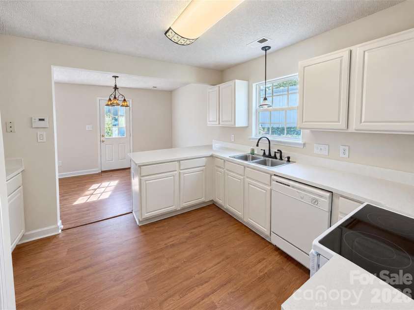 3512 Braden Drive, Charlotte, NC 28216.  MLS# CAR4437523, YatesRealty ID 58368. 