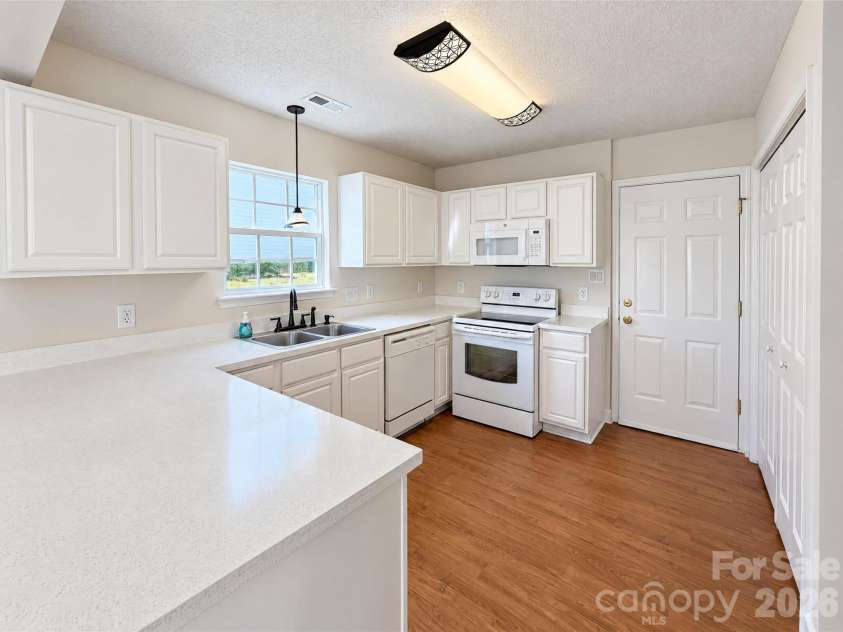 3512 Braden Drive, Charlotte, NC 28216.  MLS# CAR4437523, YatesRealty ID 58368. 