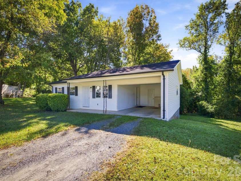 2476 Watts Street, Morganton, NC 28655.  MLS# CAR4437342, YatesRealty ID 58369. 2476 Watts St.