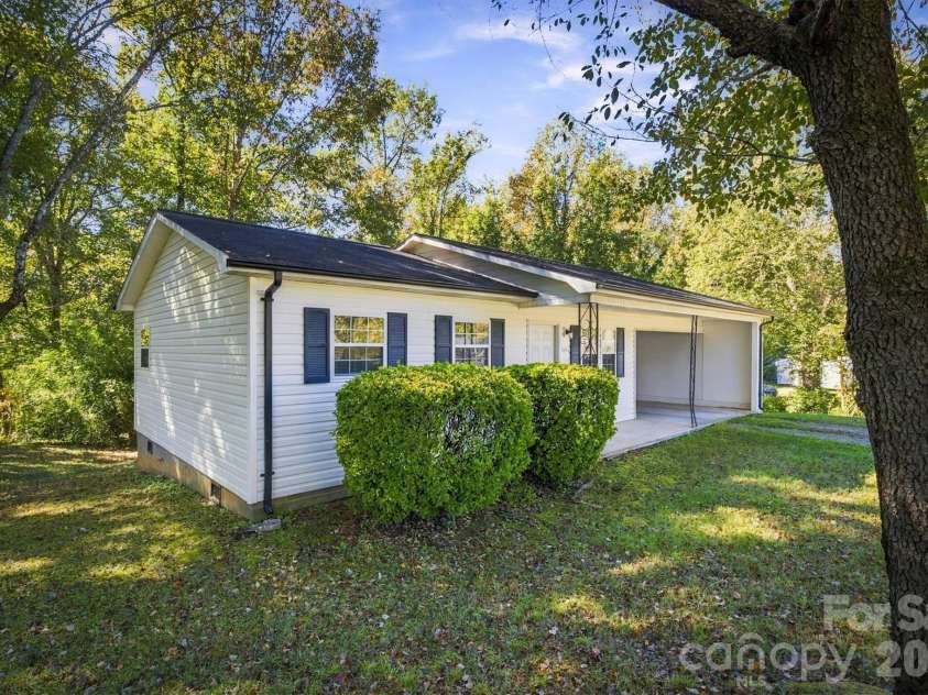 2476 Watts Street, Morganton, NC 28655.  MLS# CAR4437342, YatesRealty ID 58369. 