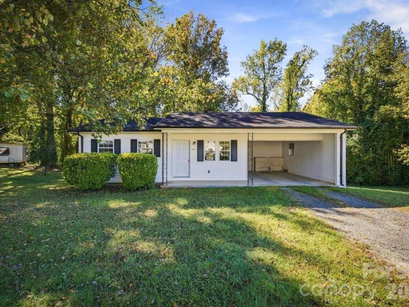 2476 Watts Street, Morganton, NC 28655.  MLS# CAR4437342, YatesRealty ID 58369. Welcome Home!