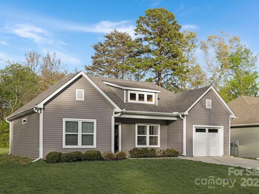 3708 Small Avenue, Charlotte, NC 28269.  MLS# CAR4242297, YatesRealty ID 5837. 