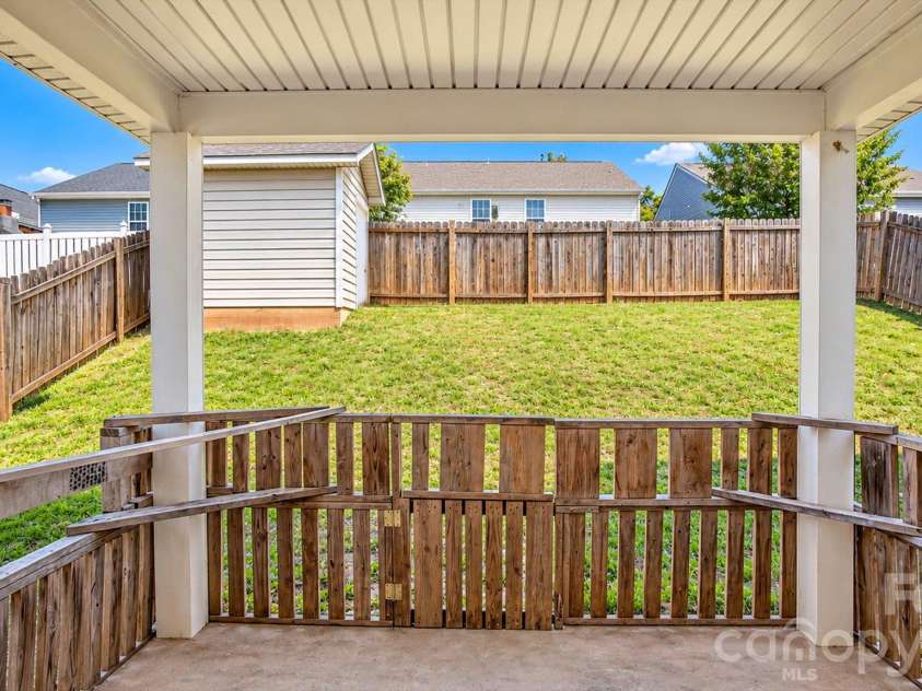 5019 Patricia Ann Lane, Charlotte, NC 28269.  MLS# CAR4437187, YatesRealty ID 58379. 