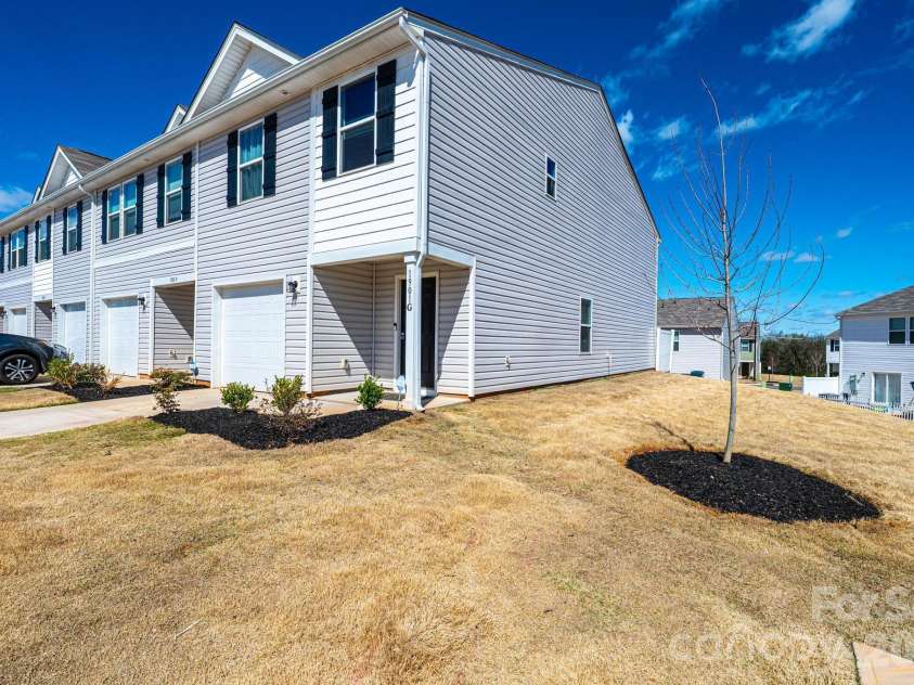 1901 Prosperity Drive, Newton, NC 28658.  MLS# CAR4359356, YatesRealty ID 5838. 