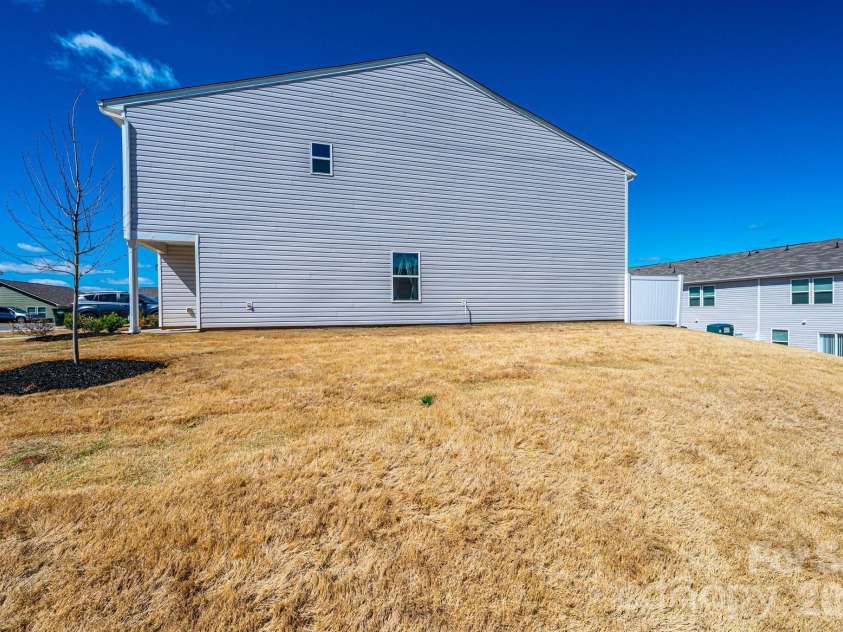 1901 Prosperity Drive, Newton, NC 28658.  MLS# CAR4359356, YatesRealty ID 5838. 