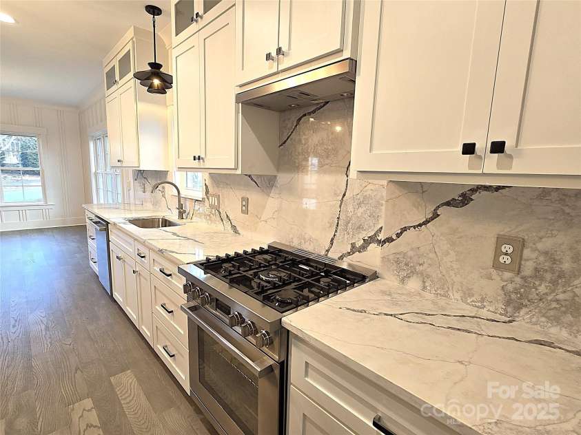 496 19th Avenue Circle, Hickory, NC 28601.  MLS# CAR4206259, YatesRealty ID 5838. 