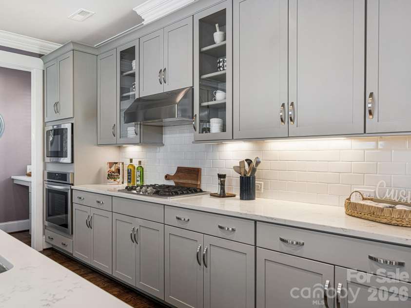 342 Main Street, Matthews, NC 28105.  MLS# CAR4436271, YatesRealty ID 58387. Kitchen