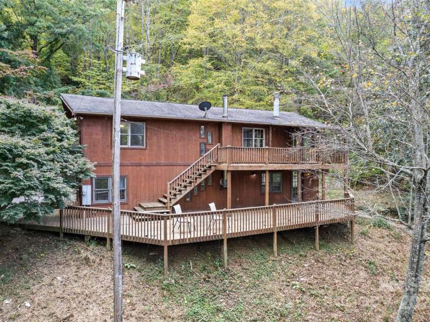 940 Haynes Cove, Clyde, NC 28721.  MLS# CAR4315182, YatesRealty ID 5839. 