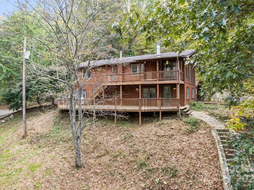 940 Haynes Cove, Clyde, NC 28721.  MLS# CAR4315182, YatesRealty ID 5839. 